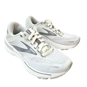 Brooks Women's 6.5M Adrenaline GTS 22 Running Shoe White/Oyster/Primer Grey